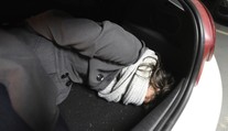 Únosce ji měl držet v kufru auta. Žena odhalila mrazivé detaily