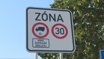 Olomouc ve městě zavádí třicítku. Spousta řidičů o tom neví, dostávají pokuty