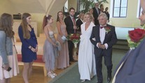 Změny od středy: Děti ve školách, lidé v obchodech v omezeném počtu