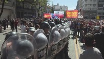Tisíce lidí v Argentině vyšly do ulic. Nesouhlasí s řešeními ekonomické krize