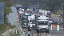 Na silnicích přibydou nové dopravní značky. Řidiči v Česku je doposud neznali