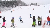 Velké skiareály zahajují sezónu, rozjede se ale jen část sjezdovek