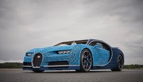 Předjela vás stavebnice? V Kladně postavili pojízdné bugatti z lega