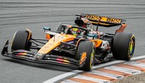 Drama při GP Nizozemska: Obě ferrari bourala, nedojel ani Norris. Hadjar má první pódium
