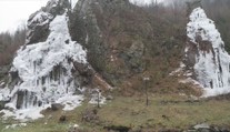 Ledová stěna ve Víru přitahuje lezce. Provozovatelé omezili některé úseky