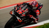 Sprint MotoGP ovládl Viñales, pódium pro Márqueze. Bagnaia čtvrtý