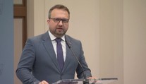 Hlasování poslanců o superdávce se blíží. Jurečka ale stále neukázal kalkulačku