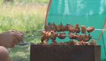 V létě častěji hrozí zažívací potíže. Lékaři radí obezřetnost a zvýšenou hygienu