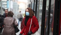 Lidé s plicní chorobou zažívají jeden z nejklidnějších podzimů. Díky rouškám