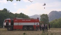 Hasiči likvidují ohniska požáru v Českém Švýcarsku. Akce komplikuje počasí