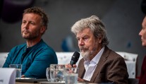 Respekt k legendě. Prezident Pavel dorazil na Messnerovu rozlučku
