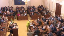 Politici se shodli na dětském certifikátu. Delikventi nebudou smět pracovat s dětmi