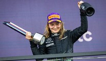 Bizár v ženské formuli. Vítězka si nevšimla cíle a přišla o titul