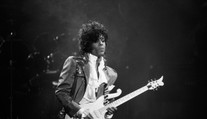 Nová fakta: Patologové zveřejnili příčinu smrti zpěváka Prince