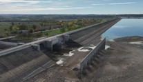 Vodohospodáři snižují hladinu nechranické přehrady. Připravují ji na zimu