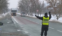 Zákaz vjezdu u hranic se Slovenskem řidiče nezastaví. Řada z nich ceduli ignoruje