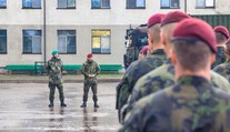 Vojáci se v baru porvali, napadli i policistu! Kvůli urážce padlých