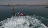 KOŘENÍ: Nespoutaný flyboarding