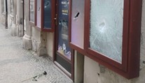 Dopadli jsme podezřelého z útoku na Bartošovu kancelář, hlásí policie