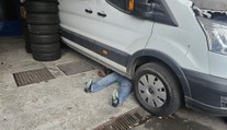 Záchranáři spěchali k vážné nehodě. Na místě zjistili, že šlo o vycpané kalhoty