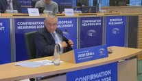 Jozef Síkela v horkém křesle. Europoslance zaujal jazykovou výbavou