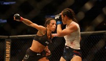 Bývalá šampionka Jedrzejczyková slaví v UFC další vítězství