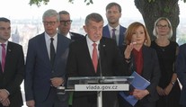Babiš hodnotí první půlrok vlády. V Kramářově vile jednal s ministry