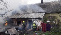 Na Šumpersku hořel dům. Při požáru hrozila také velmi silná exploze