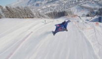 VIDEO: Dech beroucí moment! Let po slavné sjezdovce v Kitzbühelu