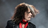 Kytarista Aerosmith zkolaboval na scéně před zraky diváků