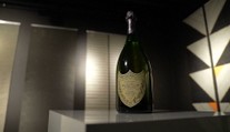 Pouze 12 vyrobených lahví. Vzácné šampaňské míří do Dánska na aukci