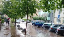 Na jihu Moravy udeřila supercelární bouře. Kroupy mohou mít až 2 cm