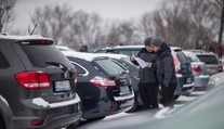 Špinavý byznys v autobazarech! Většina podvádí, koukněte jak