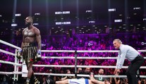 Bombarďák Wilder se vrátil drtivým knokautem. Po vítězství následovaly slzy