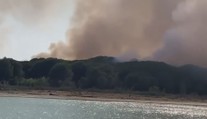 V Bibione zuří obří požár. Plameny šlehají na dohled od oblíbené pláže