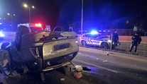 V Brně boural autem mladý pár. Mladík byl hledaný, šel rovnou do vězení