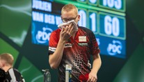 Mladý farmář obrečel debut na MS v šipkách. Zaujal i sprejem proti slavné vose