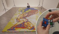 Umělec vytvořil mozaiku z Rubikových kostek. Použil jich přes šest tisíc