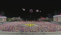 Severní Korea uspořádala bujaré oslavy. Porazila hlad, vysílá signál Kim Čong-un