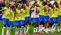 Gól v nastavení posílá Brazílii do osmifinále! Kanárky spasil Martinelli