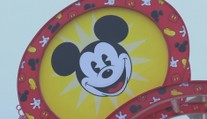 Spor mezi Disney a Floridou hoří naplno. Společnost by mohla odejít