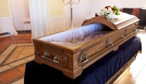 Muže v nemocnici prohlásili za mrtvého. Pohřební ústav čekal šok
