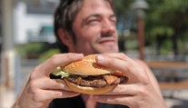 EU mění pravidla pro restaurace. Přísné opatření začne platit už v létě