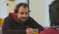 Ztracená rodina: Matka přišla o dítě a skončila v léčebně. Teď ji její syn hledá