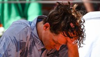 Šok na French Open! Zraněný Sinner končí ve druhém kole