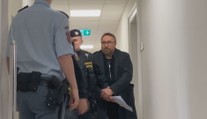 Ve vazbě možná skončí pátý obviněný v kauze Motol. Dalších 12 lidí je na svobodě