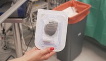Lékaři přišli s novou metodou zavádění defibrilátoru. Je snazší a efektivnější