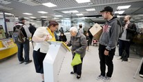 PŘEHLED: Nové ceny na poště i změna jízdních řádů. Od února se mění řada věcí