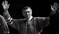 Zemřel Stan Mikita. Slovák, který v NHL vymyslel zahnutou čepel