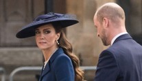 Dramatické chvíle Kate a Williama. Na ulici se do nich pustil dav lidí